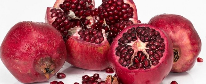 Whether you're looking to regenerate, decongest, soothe your skin, nature has treasures to help you fight the first signs of aging. Are you more for pomegranates or tangerines?